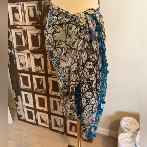 ❤️BOGO *
Cabi wrap/scarf with pom poms - Picture 2 of 5